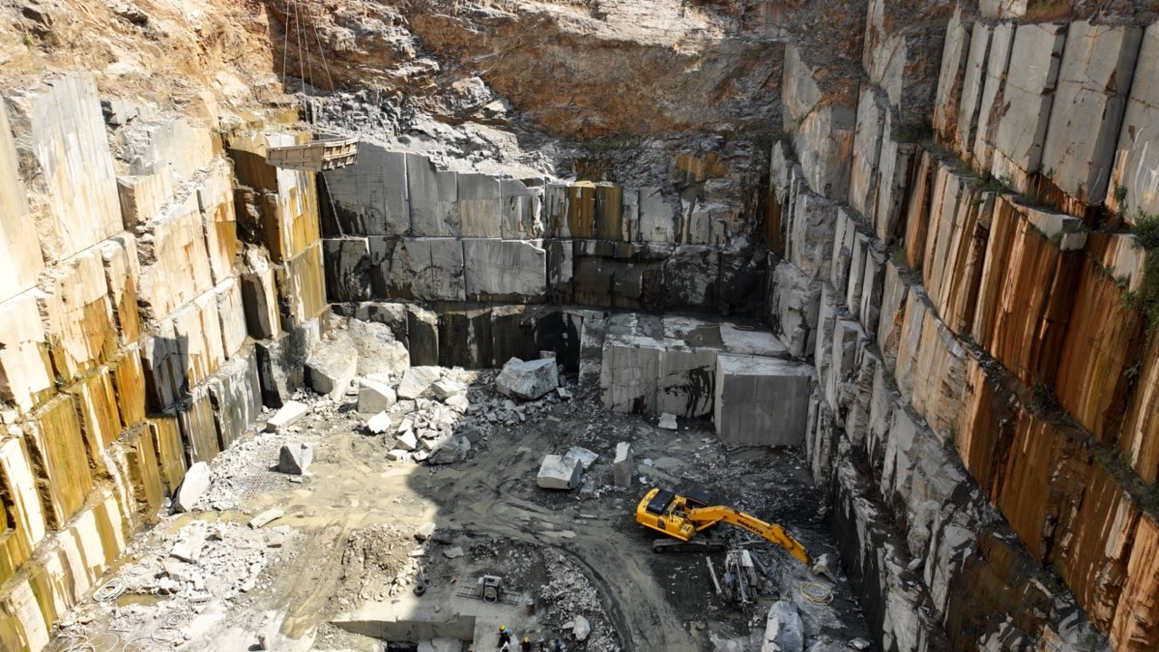 What Happens to a Rock Drill Bit When the Ground Changes — and How to Catch It Early